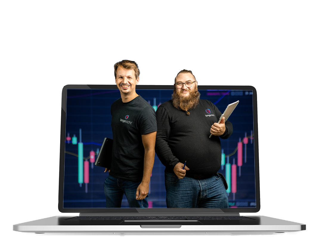 Marcus Lange und Mitarbeiter, angezeigt auf Laptop-Bildschirm mit Statistik im Hintergrund